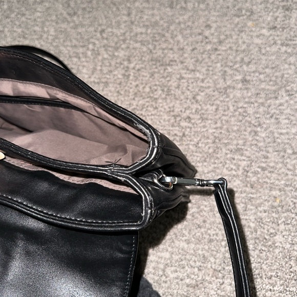 Matt & Nat Bag - Ito Crossbody Purse - Loom Collection - Black - Picture 7 of 16